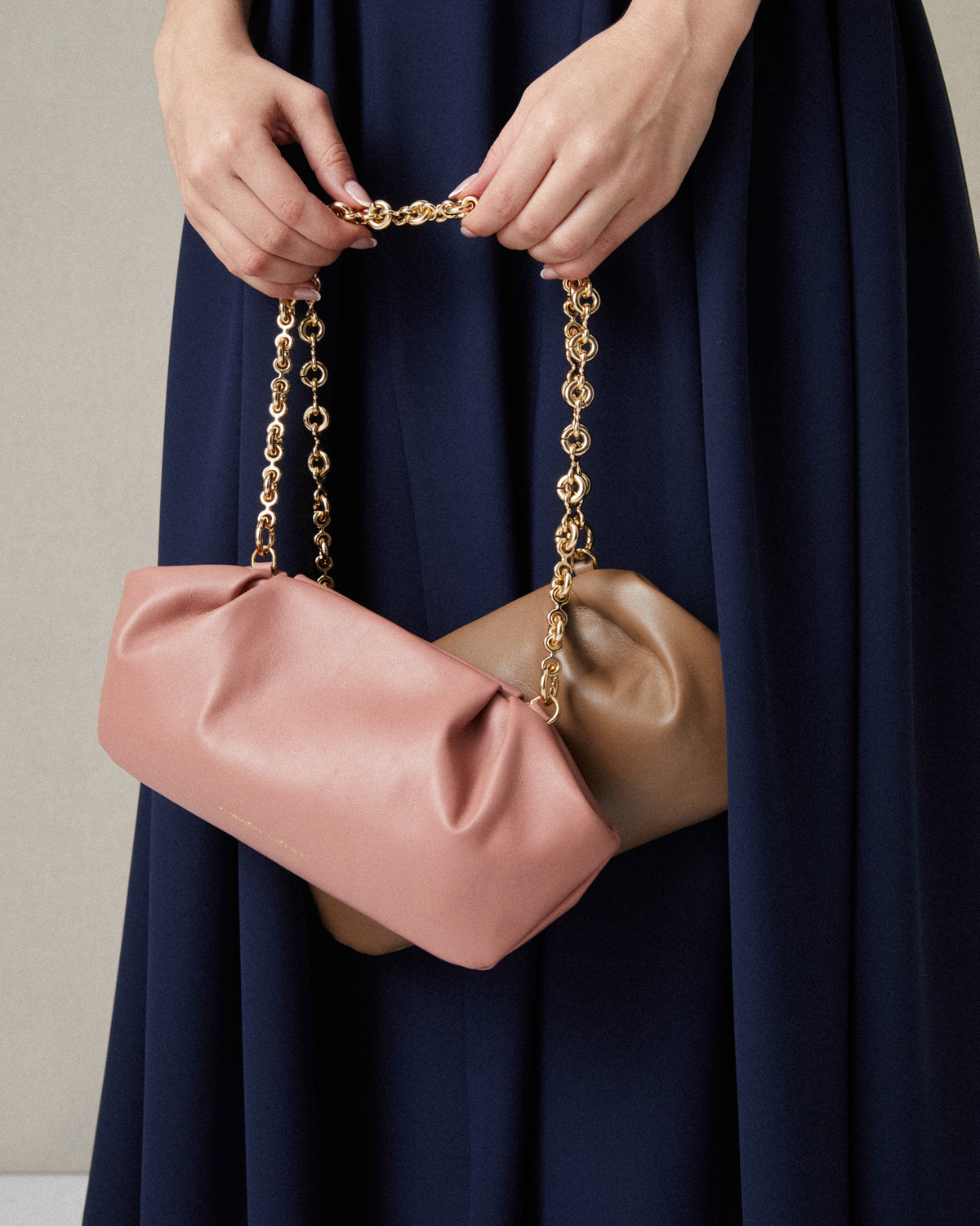 BOLSO PEQUEÑO CADENA DORADA