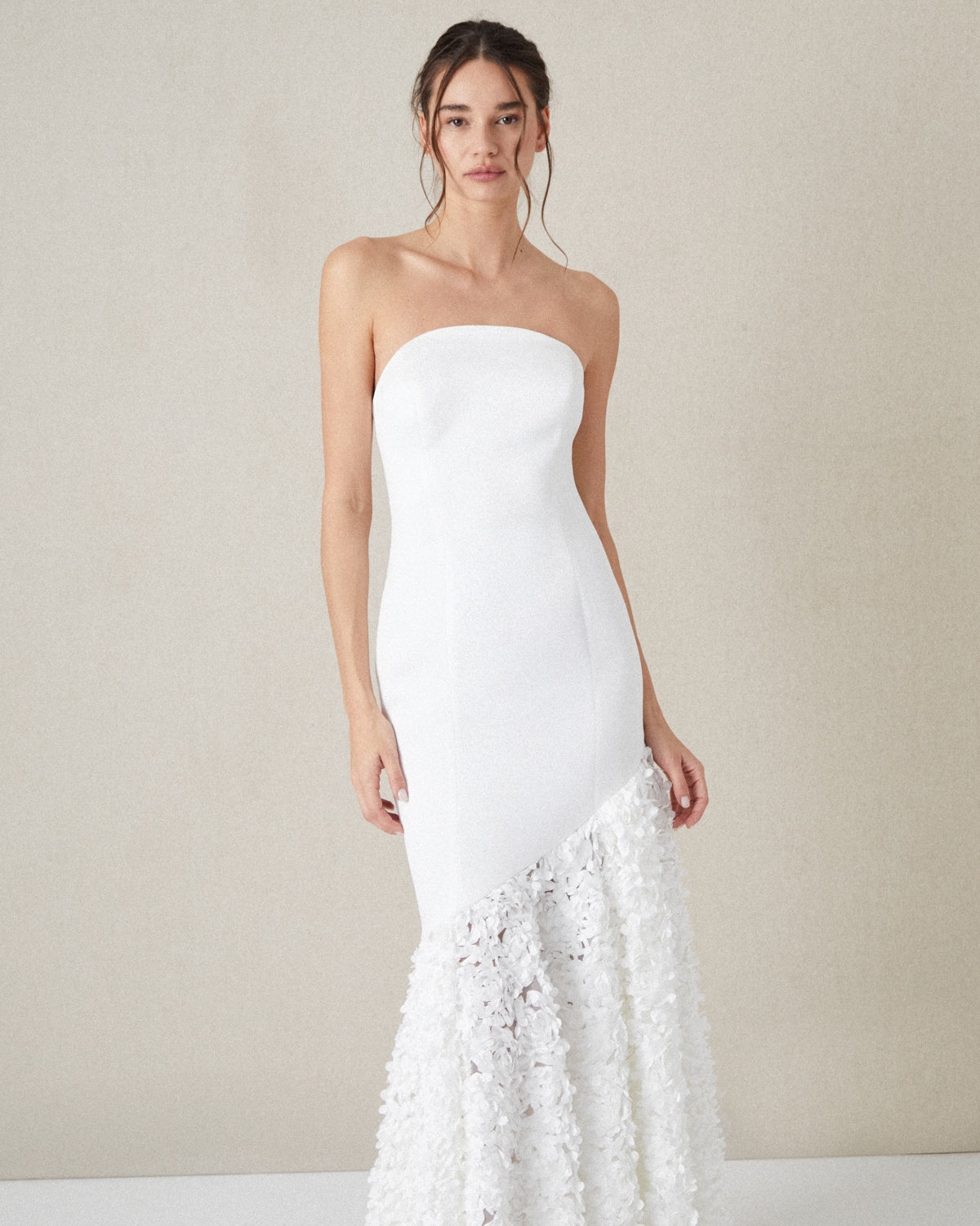 VESTIDO PALABRA HONOR FALDA PÉTALOS